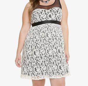 Demure Lace Mesh Dress size 20 NWOT by Torrid
